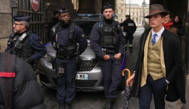 Jaf muzeu Luvru, bărbat elegant