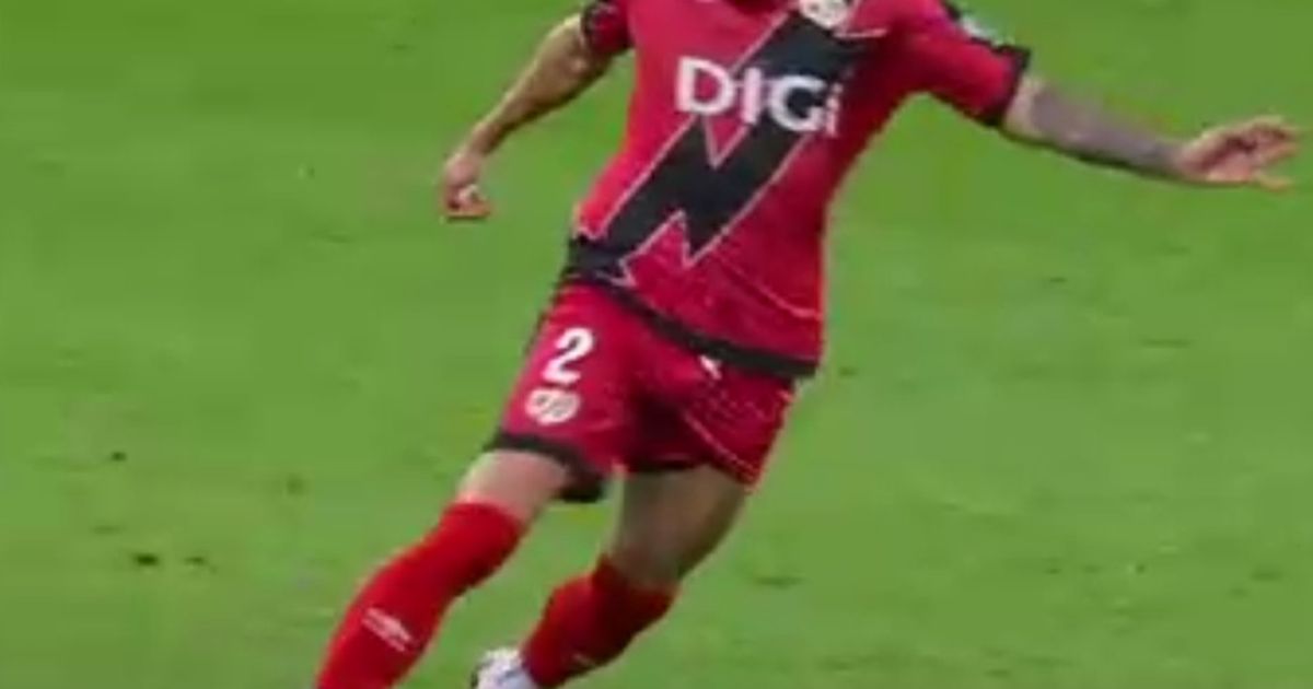 Rațiu a stârnit controverse. FOTO: Românul a fost decisiv la golul victoriei lui Rayo, însă fanii adverși au contestat faza