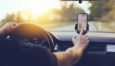 ANAF a suspendat plățile Uber și Bolt pentru 100 de firme și șoferii lor, care făceau transport alternativ prin intermediul aplicațiilor de ridesharing