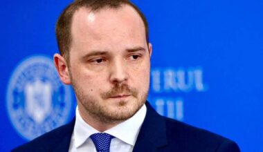 Ministrul Sănătăţii, mesaj către personalul ATI: Renunţaţi la verighetă sau plecaţi din ATI! Pentru că acea verighetă poate omorî un om - VIDEO