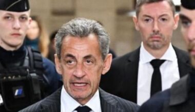 Fostul președinte francez Nicolas Sarkozy, amenințat cu moartea la sosirea în închisoare. Ce i-au strigat de la fereastră ceilalți deținuți