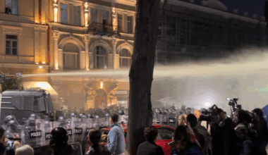 Manifestanții au încercat să ia cu asalt palatul prezidențial. Forțele de ordine intervin cu tunuri cu apă