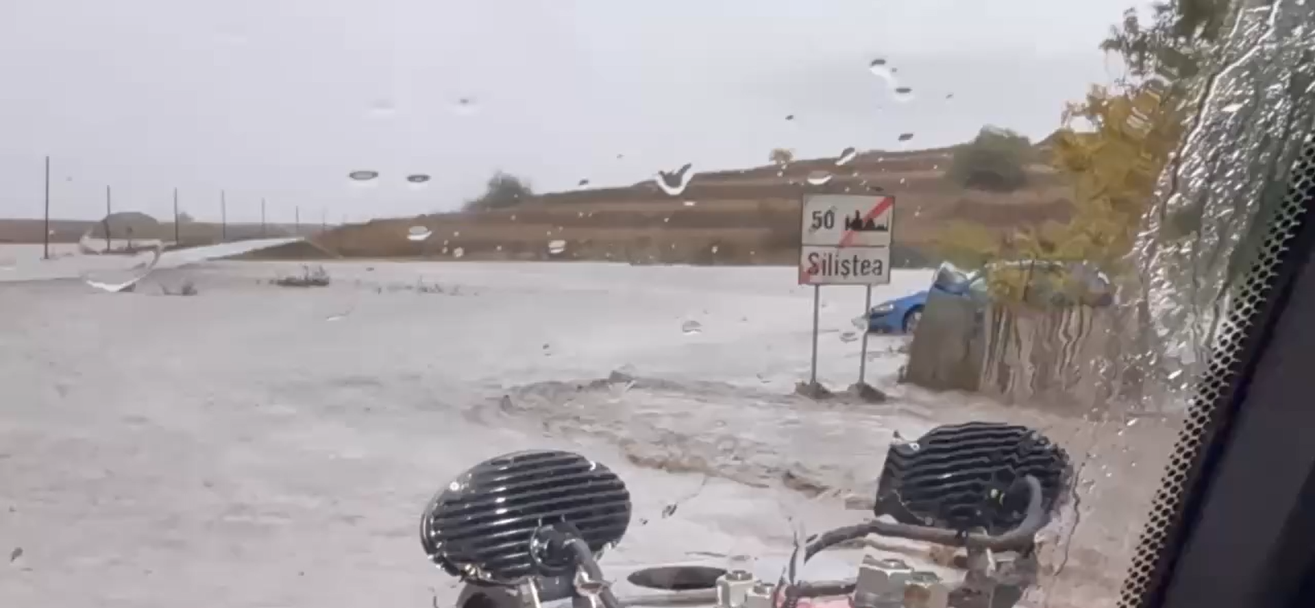 Localitatea Siliştea este izolată din cauza inundaţiilor / Pompierii intervin pentru evacuare