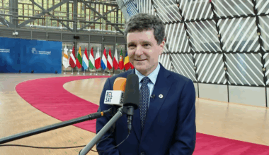 „De unde mai găsim bani pentru Ucraina?”. Nicușor Dan spune că subiectul va fi abordat azi la Bruxelles