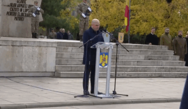 Bolojan, huiduit la Carei la evenimentele dedicate Zilei Armatei Române. Care a fost reacția premierului