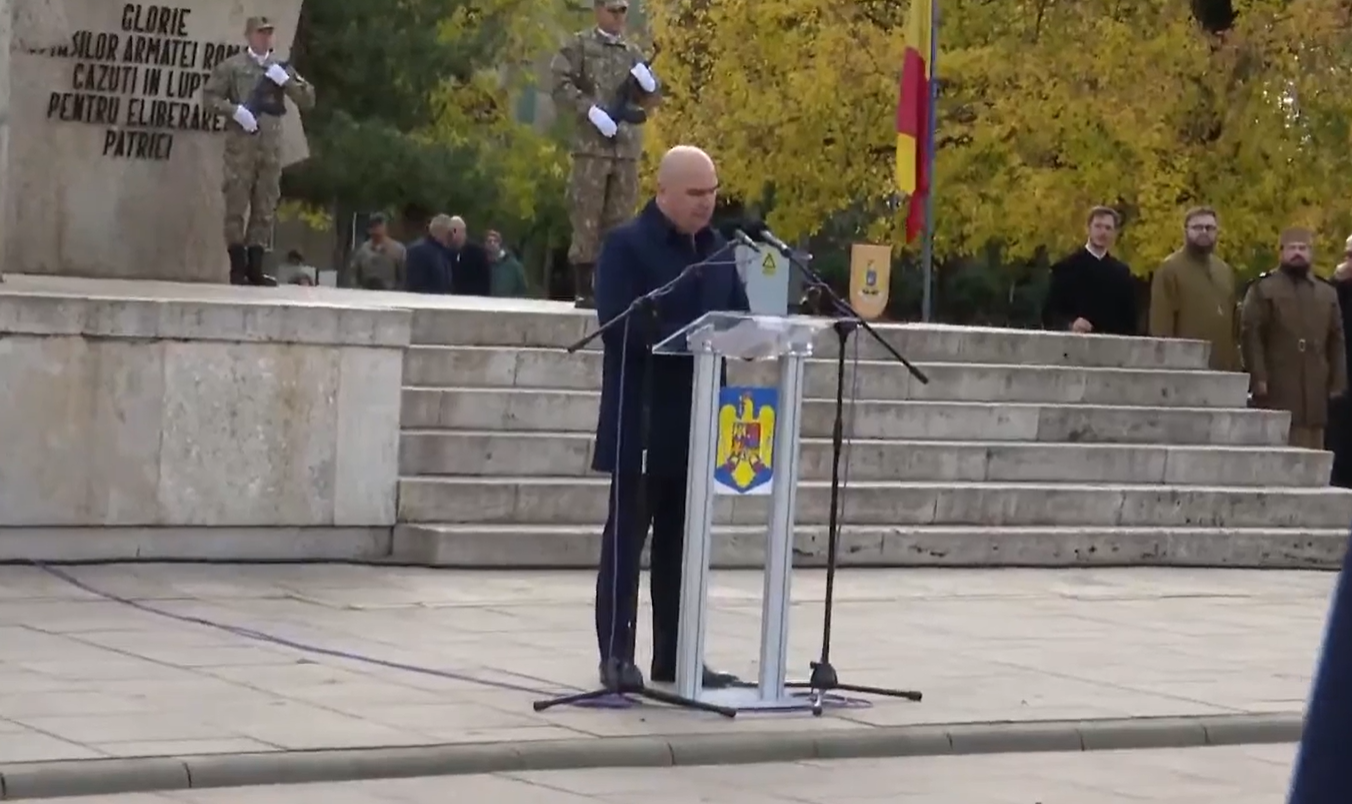 Bolojan, huiduit la Carei la evenimentele dedicate Zilei Armatei Române. Care a fost reacția premierului