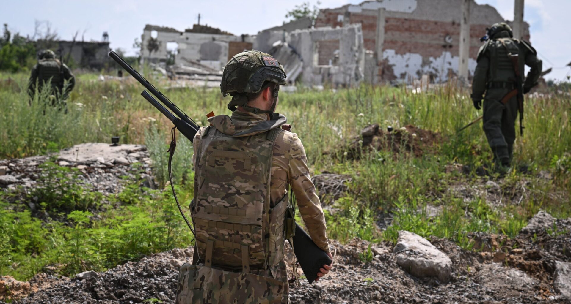 Trupe ruse blocate pe insulele din delta Niprului: peste 5.000 de soldați ar fi murit de foame sau sub atacuri ucrainene