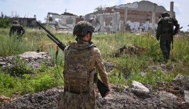 Trupe ruse blocate pe insulele din delta Niprului: peste 5.000 de soldați ar fi murit de foame sau sub atacuri ucrainene