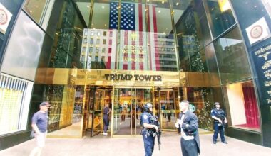 „Pot să mă întâlnesc cu Eric?” / Un microfon lăsat deschis naște întrebări legate de posibile afaceri ale Trump Organization