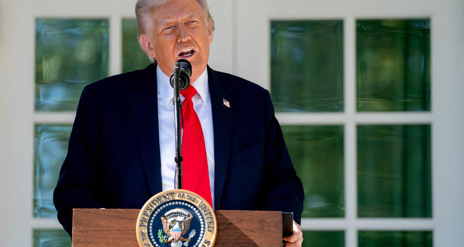 Departamentul american al Apărării - donație anonimă de 130 de milioane de dolari pentru plata salariilor trupelor