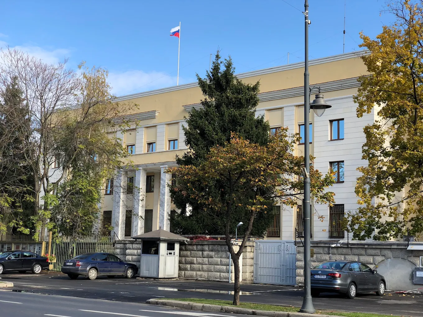 Incidentul de la Ambasada Rusiei: un bărbat recalcitrant a încercat să intre cu forța în clădire