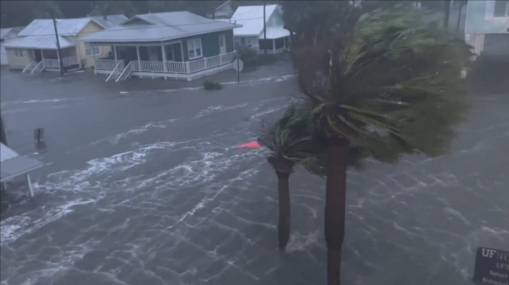 Uraganul Melissa traversează Caraibele şi accelerează spre Bermude, lăsând în urmă un dezastru de proporţii. Cel puţin 25 de persoane au murit în Haiti, patru în Jamaica. SUA oferă ajutor umanitar Cubei