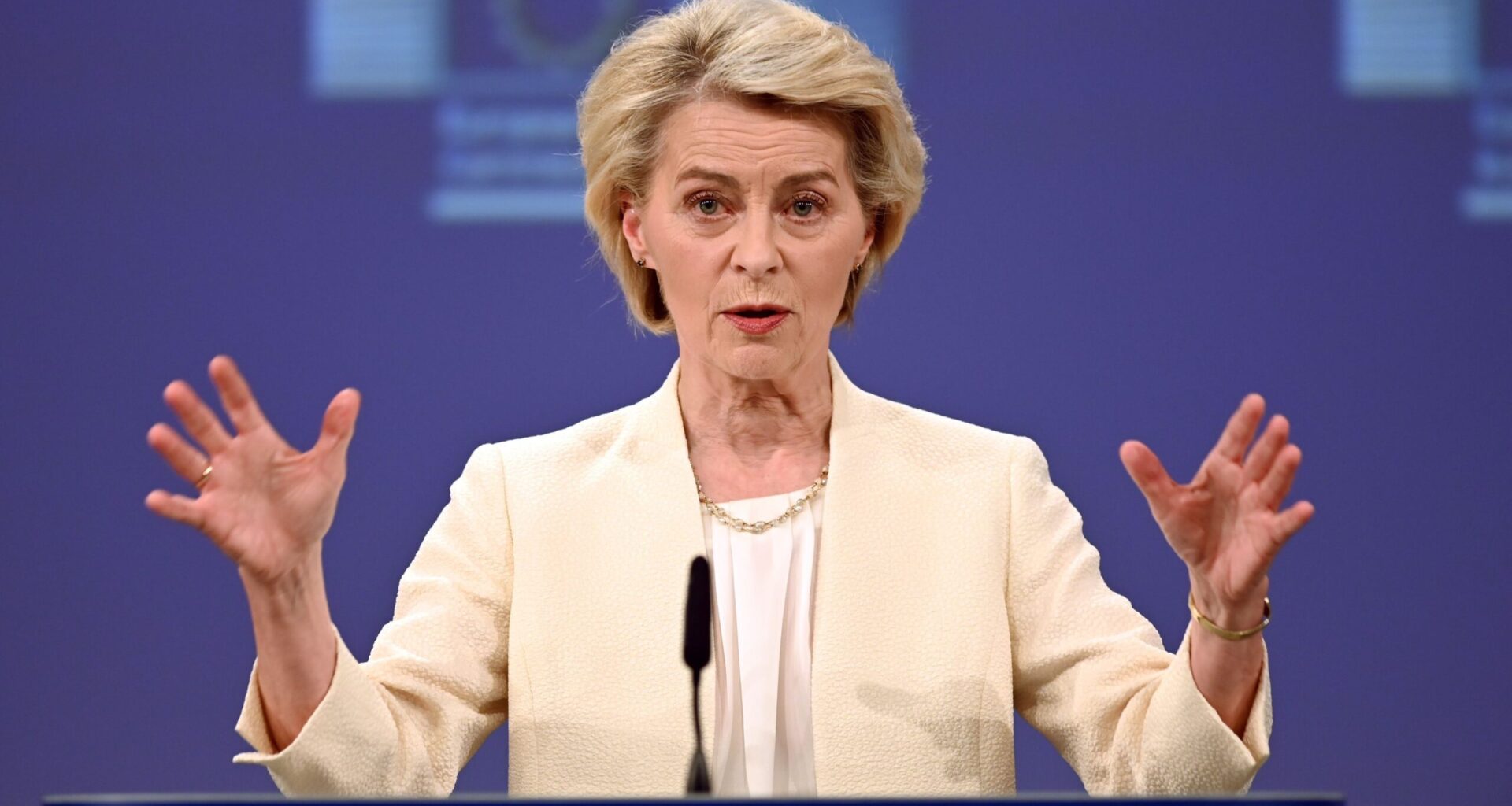 Ursula von der Leyen scapă de moțiuni, dar nu și de probleme. Cele 5 „triburi” care îi dau bătăi de cap