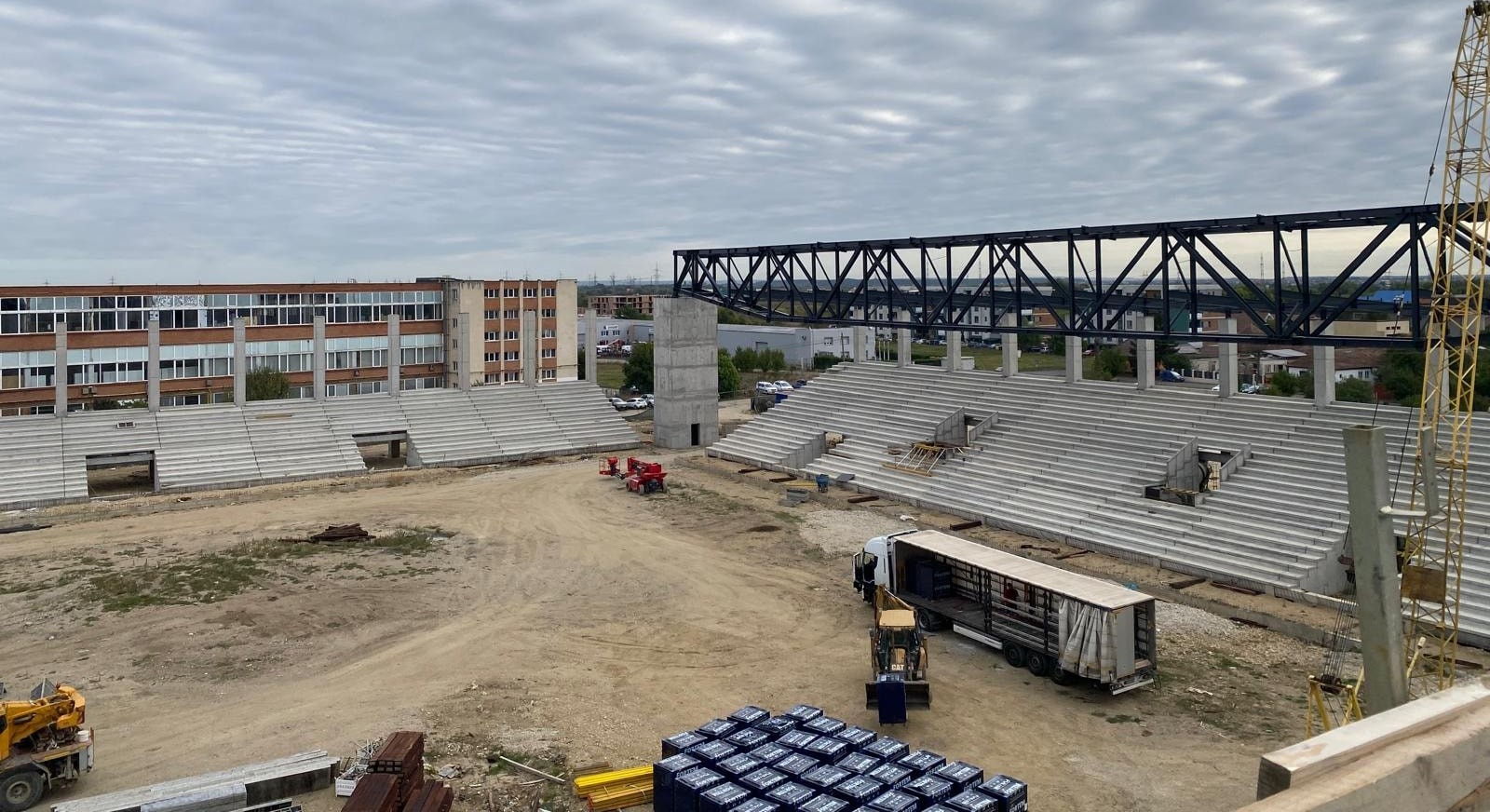 „Va fi montat gazon hibrid”