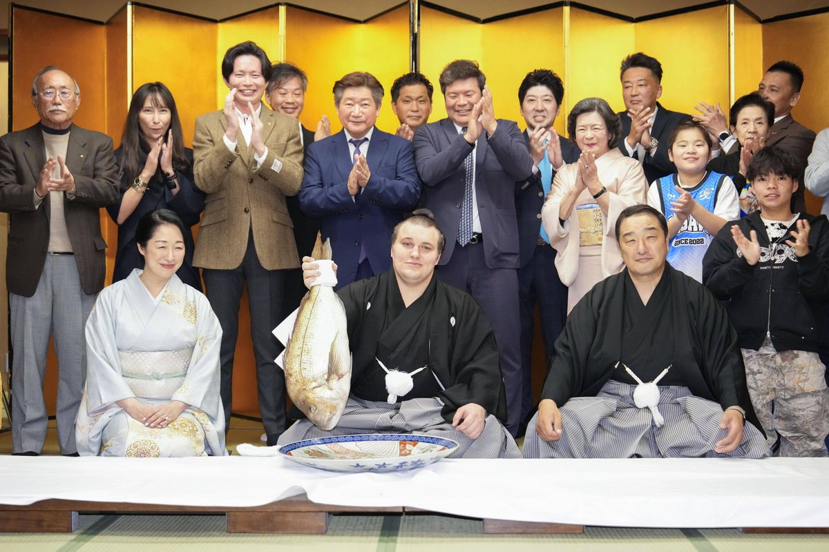 GALERIE FOTO A fugit de războiul din Ucraina și a reușit imposibilul în sportul sacru al Japoniei » L-a învins pe legendarul Hoshoryu, imaginile sunt de Hollywood