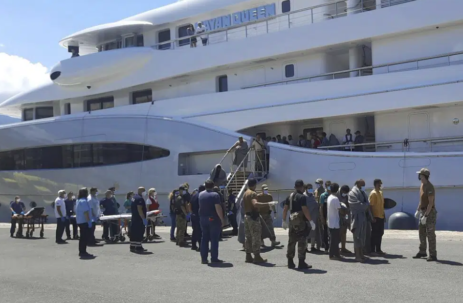 Şeful pazei de coastă din Grecia a fost trimis în judecată pentru naufragiul soldat cu sute de morţi