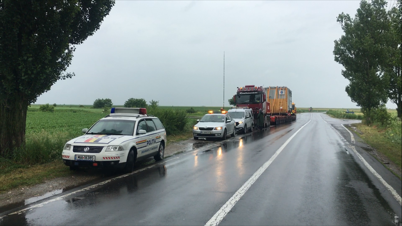 Zece transporturi agabaritice vor traversa România în weekend
