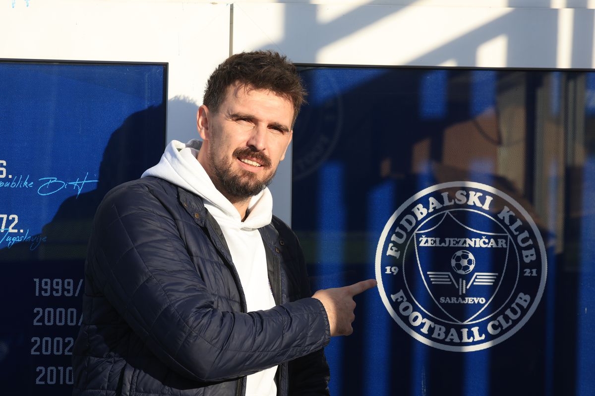 CORESPONDENȚĂ DIN BOSNIA „Mi-a furat PlayStation-ul și l-a amanetat pentru păcănele! Eram colegi de echipă!” » Bosniacul care a jucat 6 ani în România reclamă două incidente