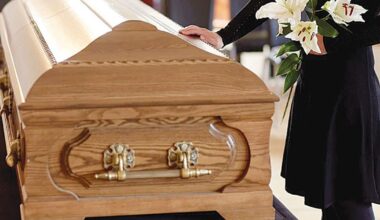 Un bărbat a făcut infarct la o înmormântare după ce a descoperit cine se află în sicriu