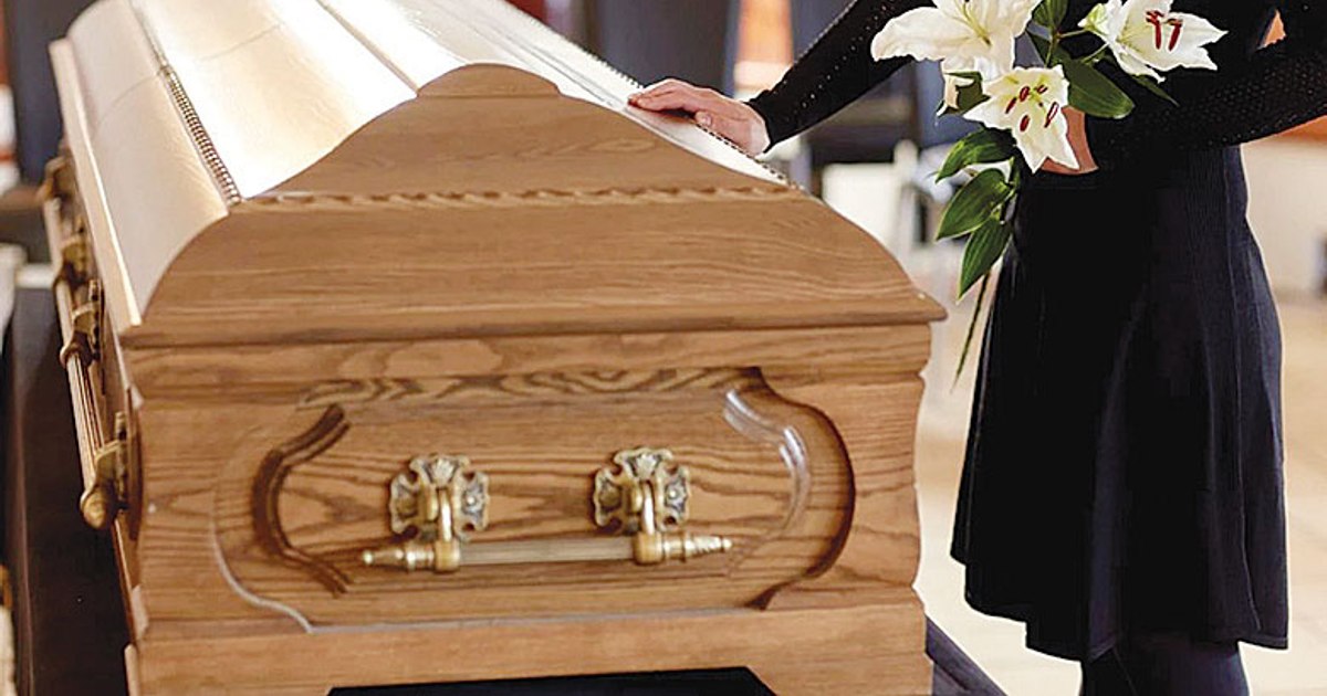 Un bărbat a făcut infarct la o înmormântare după ce a descoperit cine se află în sicriu
