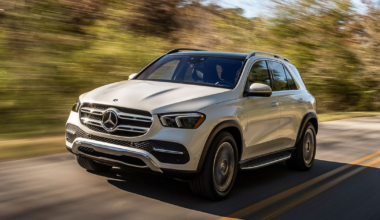 Caz straniu în Germania. Și-a luat Mercedes de 100.000 de euro și a descoperit că are plăcuțe de frână de lemn