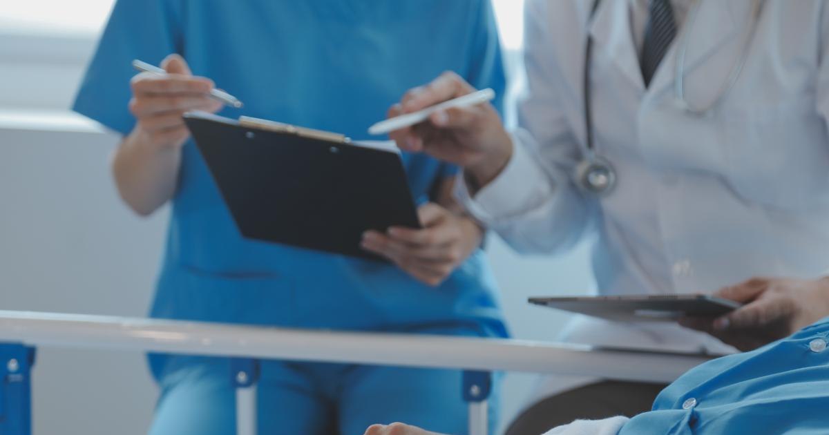 Anchetă epidemiologică la Băile Felix, după ce peste 20 de tineri sportivi s-au simțit rău la un turneu de fotbal. Acuzații grave