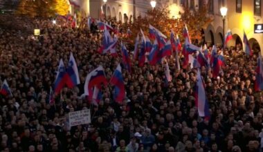 Ciocniri violente la Belgrad între susținătorii și opozanții președintelui. Vučić cedează și anunță alegeri anticipate