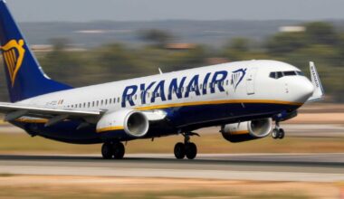Incident grav pe aeroportul din Cluj. Un avion Ryanair a rămas blocat pe pistă. Pilotul, preluat inconştient