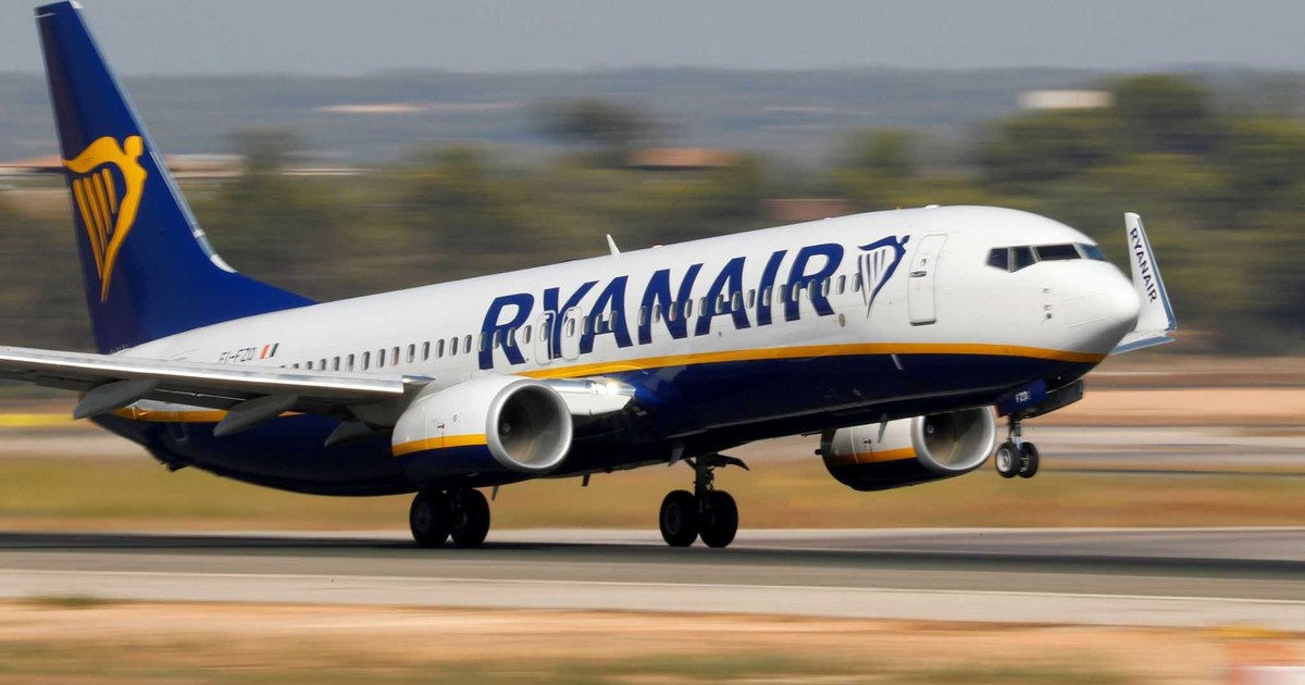 Incident grav pe aeroportul din Cluj. Un avion Ryanair a rămas blocat pe pistă. Pilotul, preluat inconştient