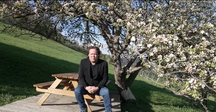 Charley Ottley fimând pentru Discover Oltenia. FOTO: captură video