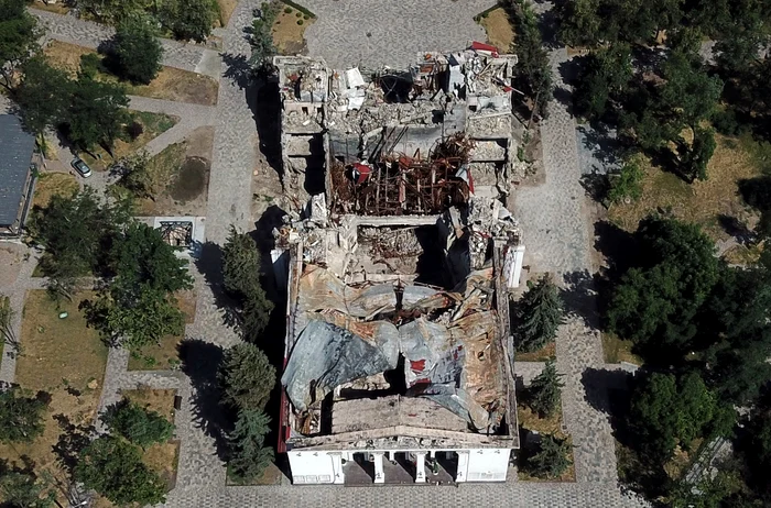În martie 2022, teatrul a fost lovit de bombardamente aeriene ruseşti. FOTO: Profimedia