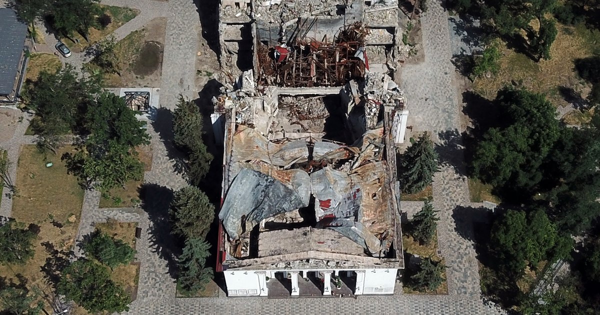 Teatrul din Mariupol distrus de ruși, redeschis după o restaurare finanţată de Kremlin. Ucraina acuză o „insultă la memoria victimelor”