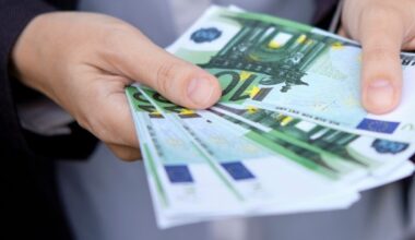 Percheziții DNA într-un dosar de trafic de influență, șantaj şi dare de mită. Sunt vizați un general SIE și un fost procuror militar