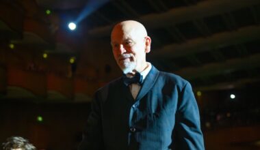 Orașele din România care l-au cucerit pe John Malkovich: „E o nebunie ce clădiri deosebite sunt acolo”