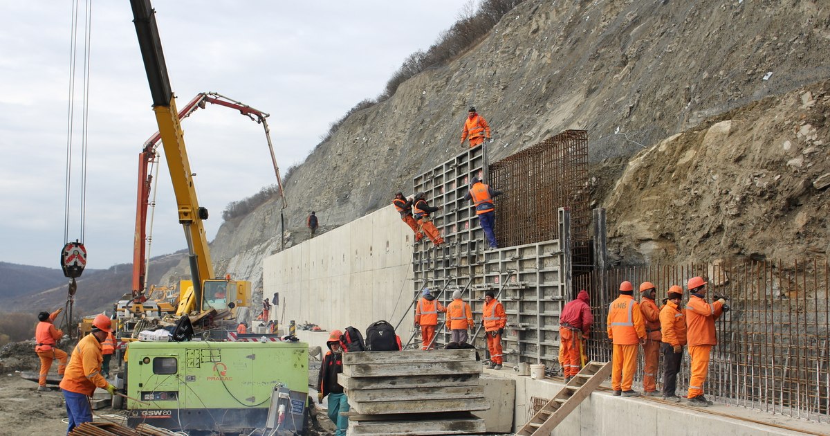 Harta autostrăzilor care intră în șantier în 2026. Două regiuni, ocolite până acum, mobilizează mii de muncitori în construcții