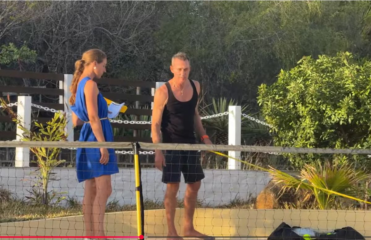 Un celebru vlogger român a ajuns în complexul ridicat de controversatul Radu Mazăre în Madagascar » Ce sport se practică lângă Oceanul Indian