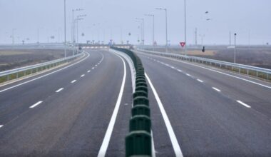 Scene uluitoare pe autostradă: un cuplu, prins făcând sex în timp ce mașina rula cu 140 km/h