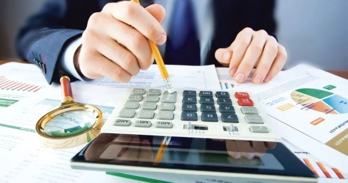 Un antreprenor face calcule