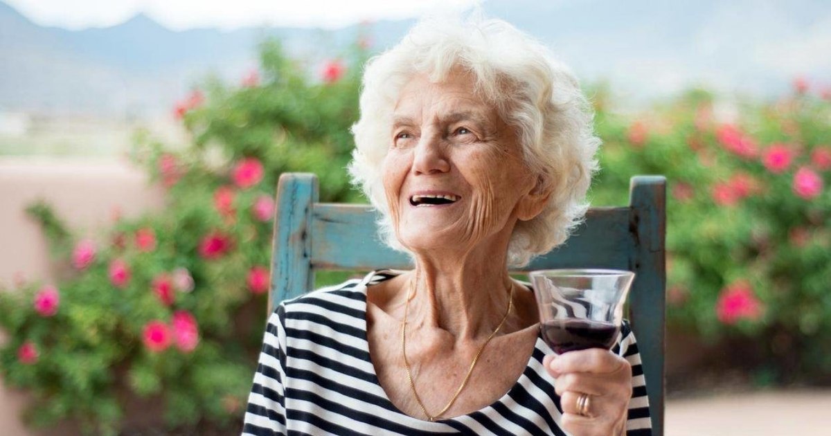 Țara din Europa în care trăiesc cele mai multe femei de peste 100 de ani. Care este secretul longevității lor