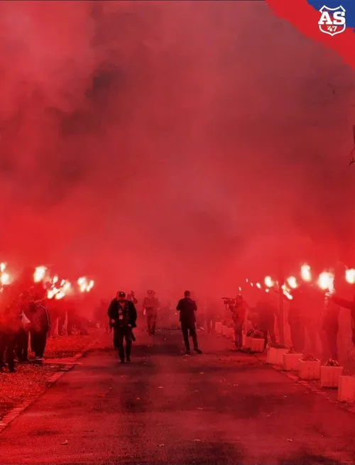 Suporterii Stelei au aprins torțe roșii în timpul ceremoniei de înmormântare. Foto: Facebook, AS47