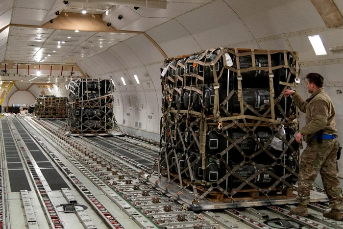 Printre contractele blocate se numără livrările de rachete AMRAAM/ FOTO:AFP