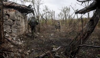 Generalul dezertor ale cărui rapoarte despre situația de pe front ajung pe masa lui Putin. Conduce asaltul asupra unui oraș presupus „încercuit”