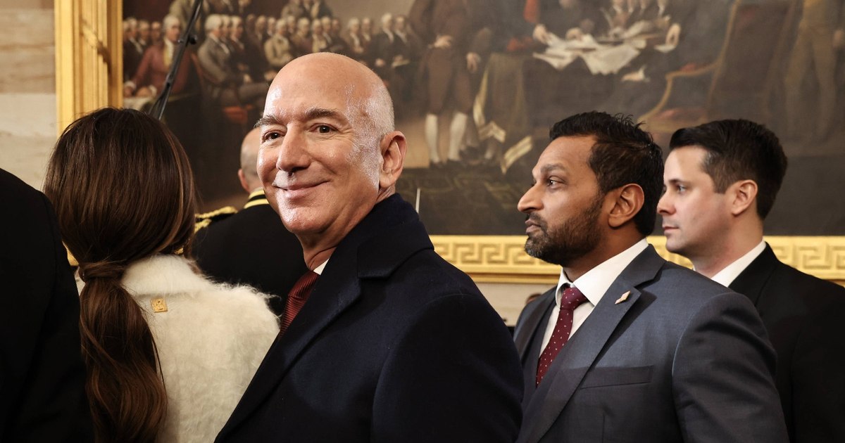 Angajații care nu vor fi niciodată înlocuiți de inteligența artificială. Jeff Bezos dezvăluie profesiile cele mai vulnerabile