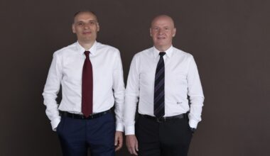 Cine sunt Frații Pavăl, matematicienii care au pornit de la un butic de 16 mp și au construit imperiul Dedeman: planuri pentru preluarea Carrefour