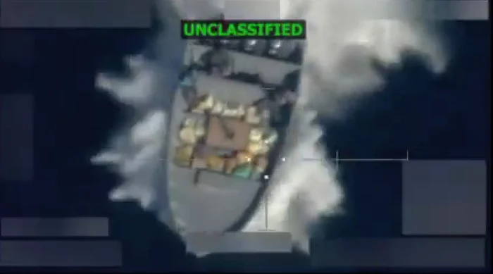 Loviturilor americane asupra navelor suspectate de trafic de droguri în Caraibe FOTO: Captură video