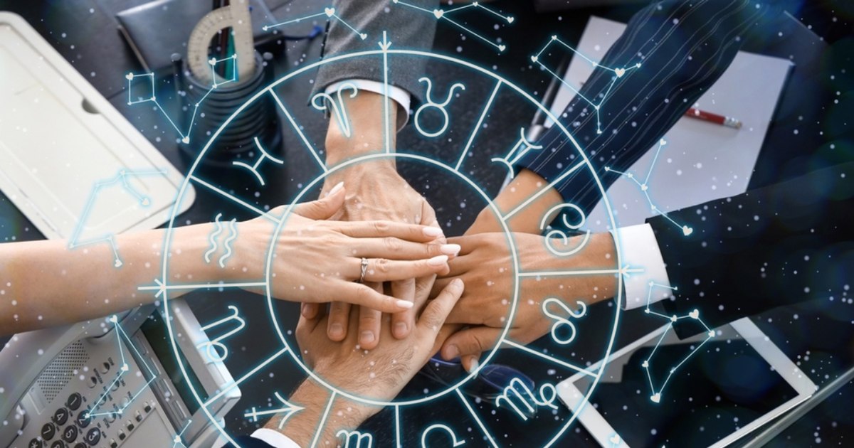 Horoscop joi, 13 noiembrie. Nativii unei zodii își asumă un rol de leader