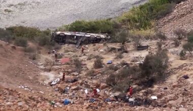 Autobuz căzut într-o râpă adâncă de 200 de metri, în Peru: 37 de pasageri au murit, iar alte zeci de persoane sunt rănite
