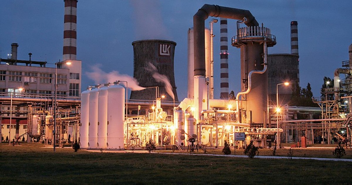 Cele două scenarii pentru viitorul Lukoil în România. Ce spune Bolojan despre naționalizare și posibilitatea scumpirii carburanților