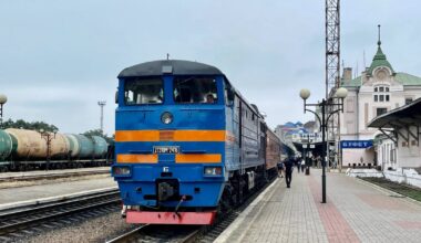 Rușii efectuează atacuri de precizie asupra rețelei feroviare a Ucrainei: „Țintesc direct locomotivele”
