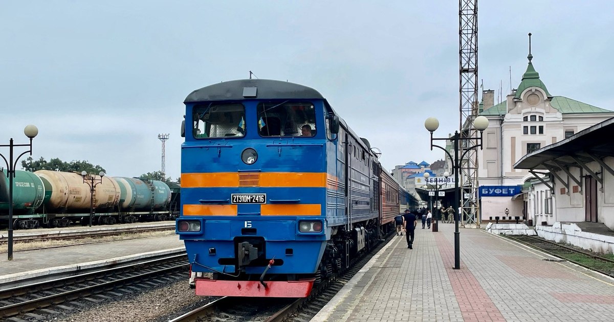 Rușii efectuează atacuri de precizie asupra rețelei feroviare a Ucrainei: „Țintesc direct locomotivele”